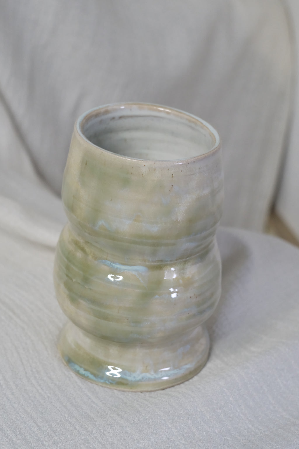 Vase called “the pearl and the glasshopper”