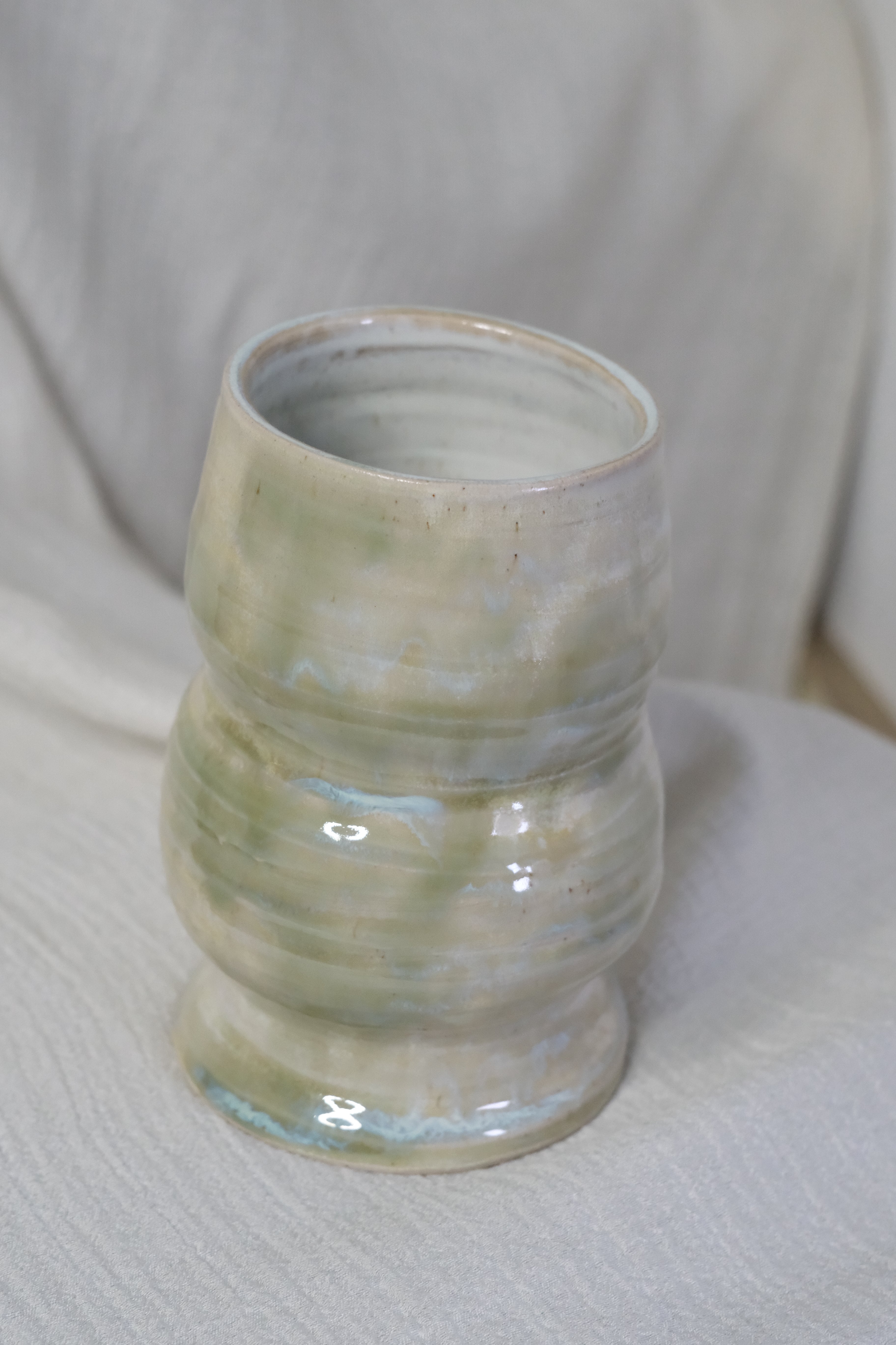 Vase called “the pearl and the glasshopper”