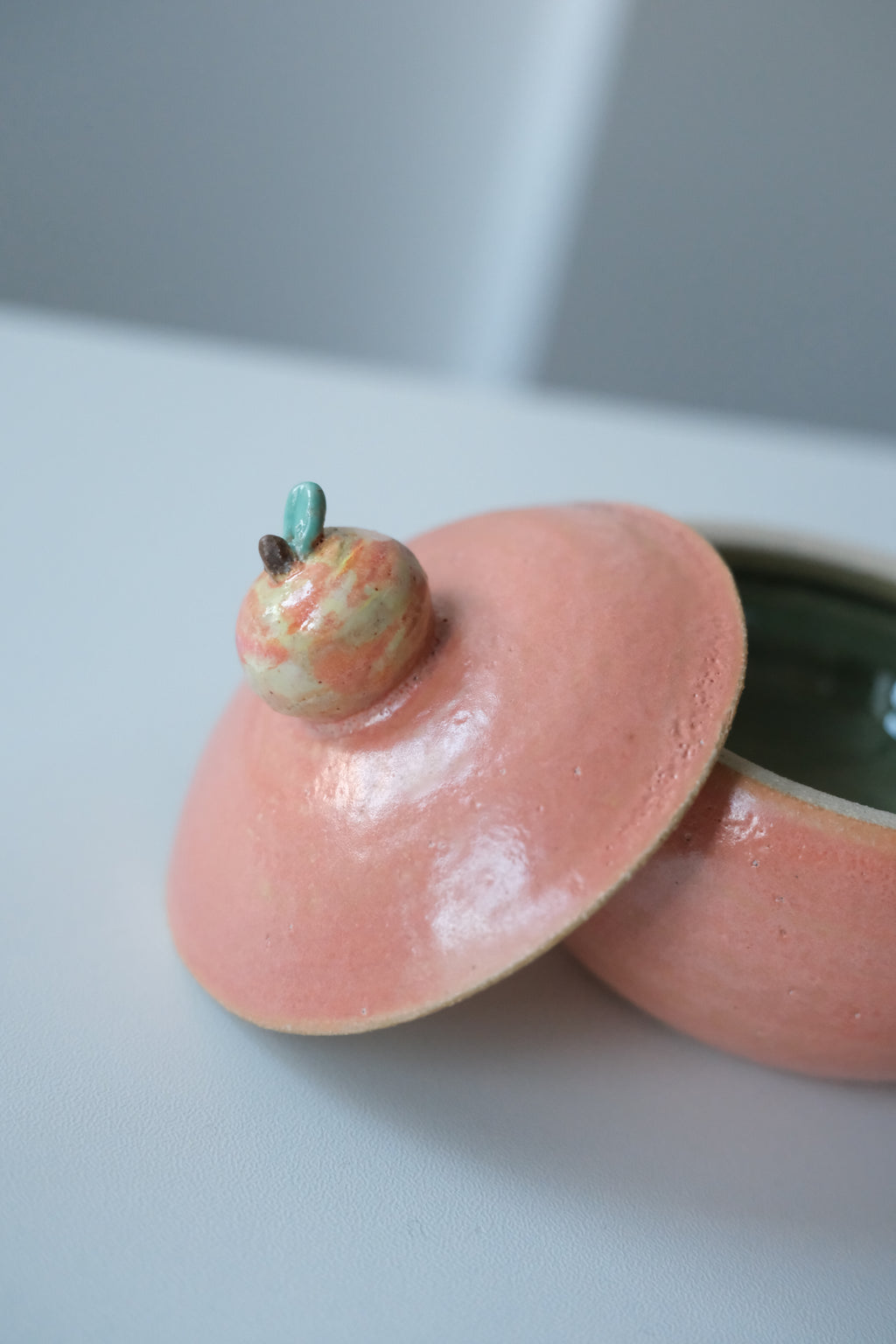 Pot called “green apple inside the mandarin”