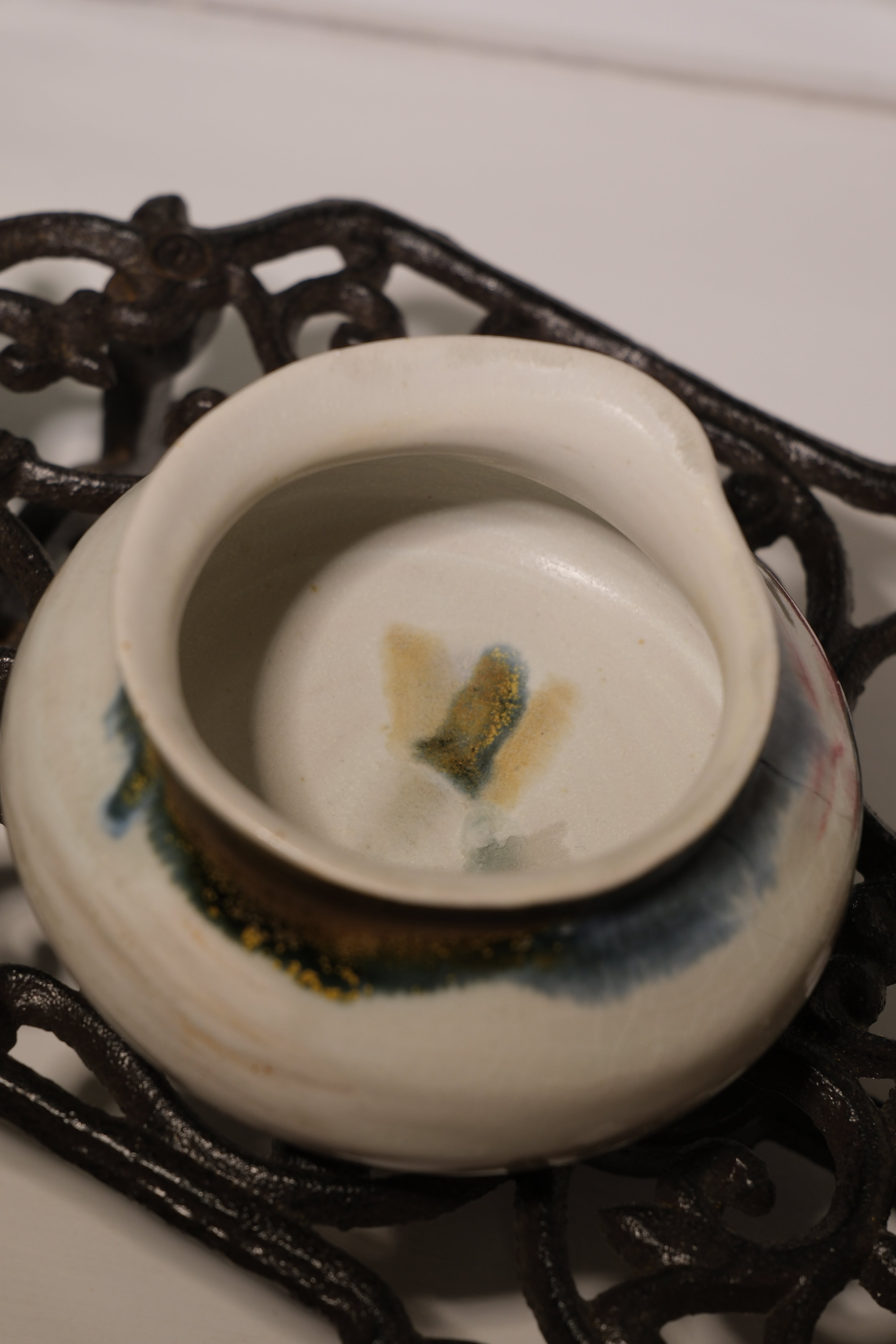 Pot called “Bitter Bottom”