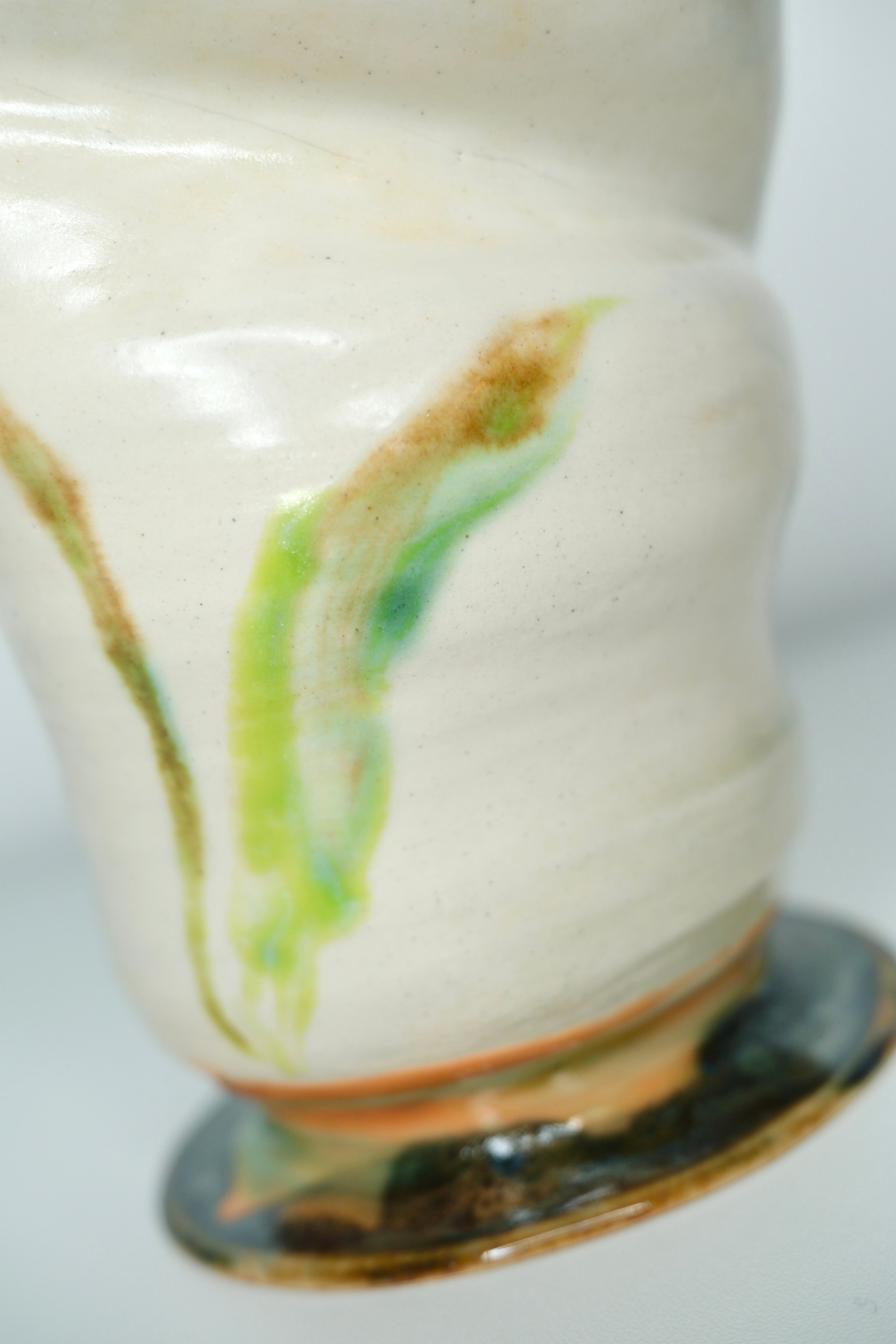 Little vase called “flower spaceship”