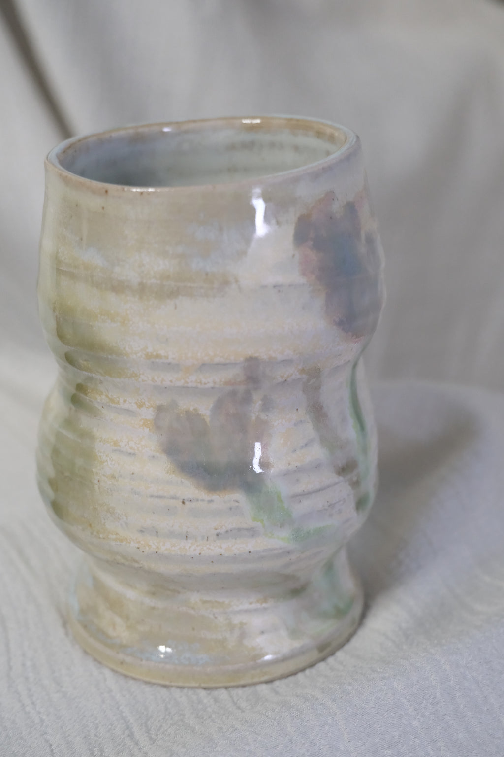 Vase called “the pearl and the glasshopper”