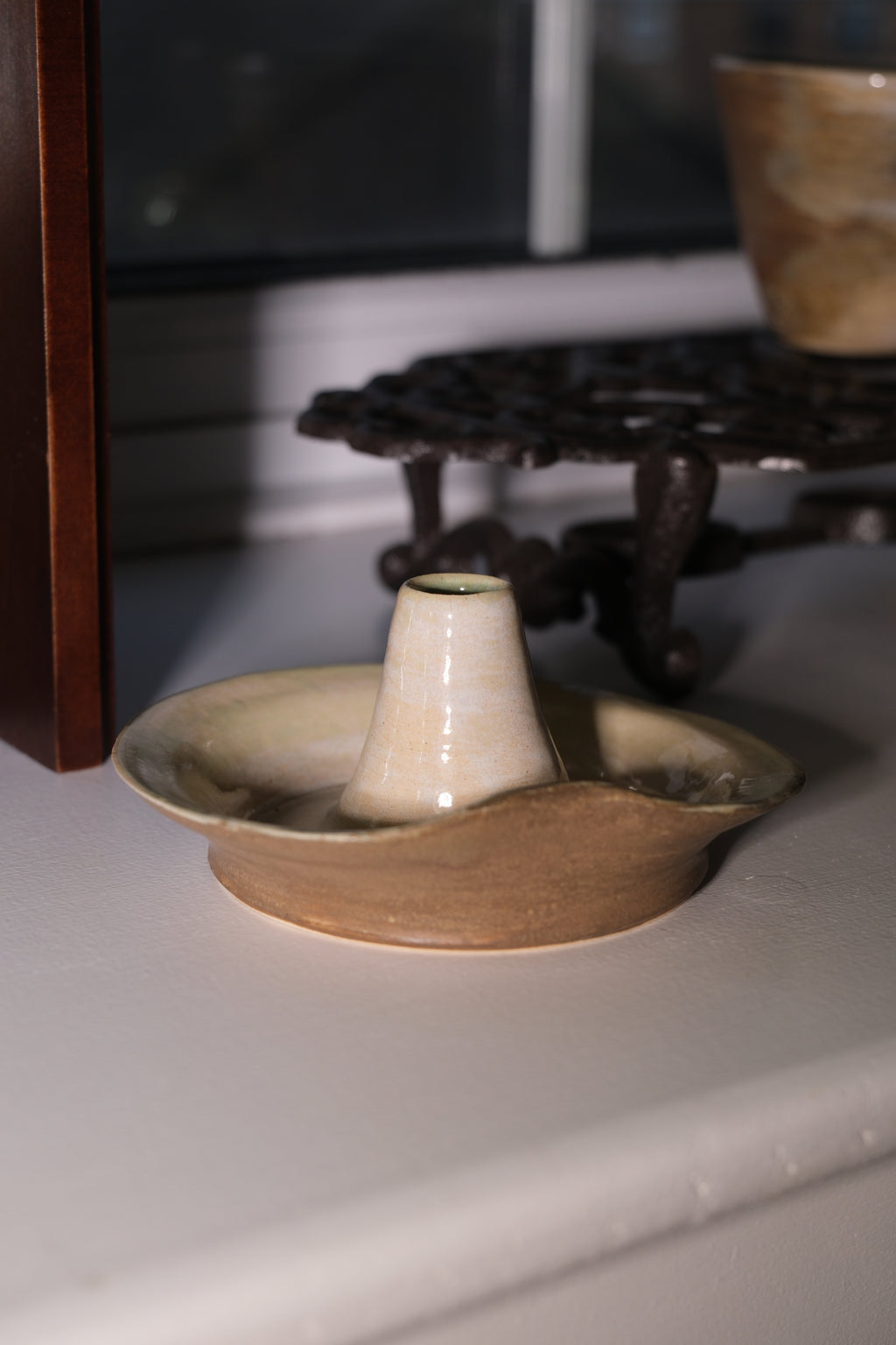 Whisk holder called “fountain of dune”