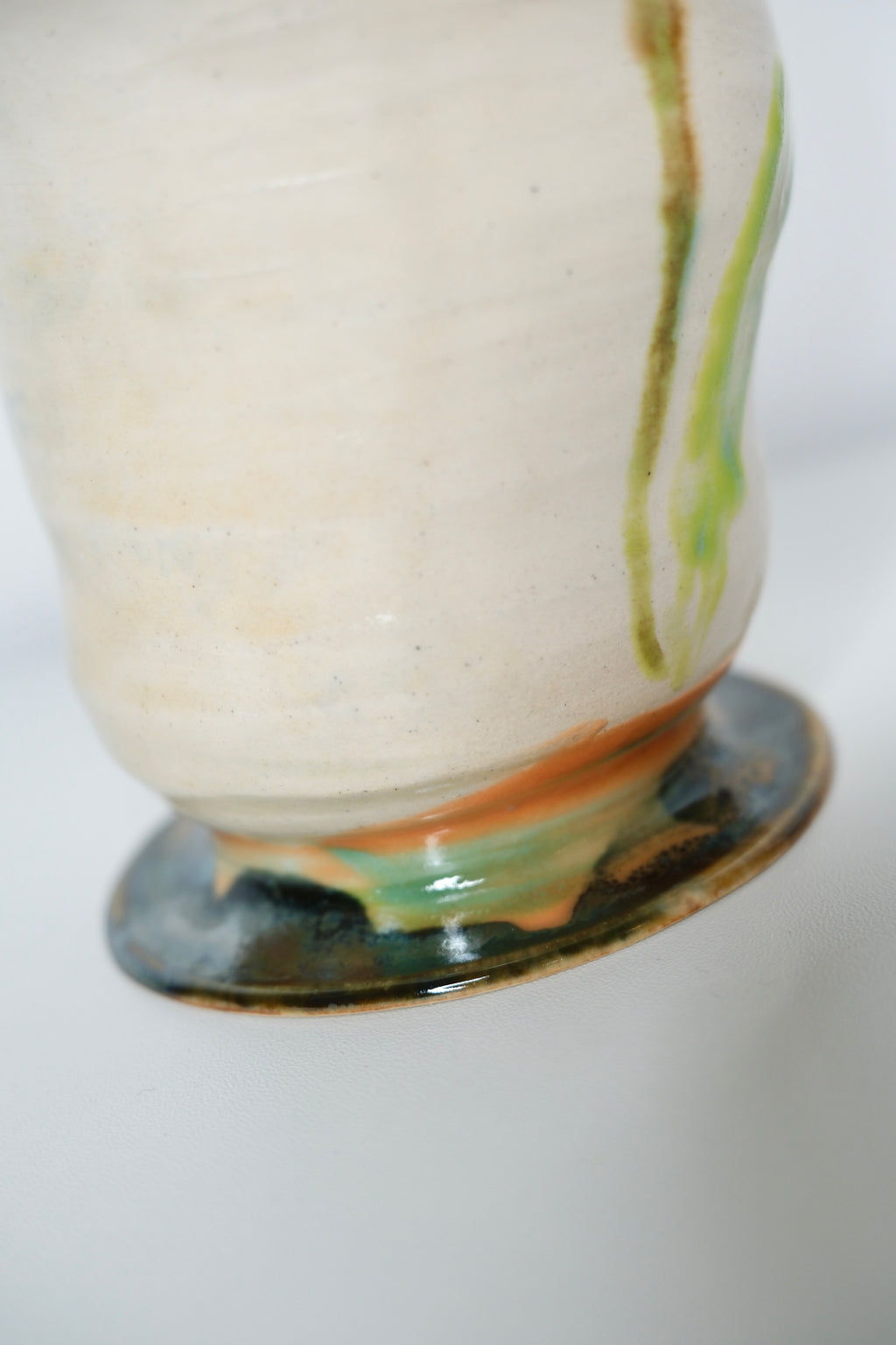 Little vase called “flower spaceship”