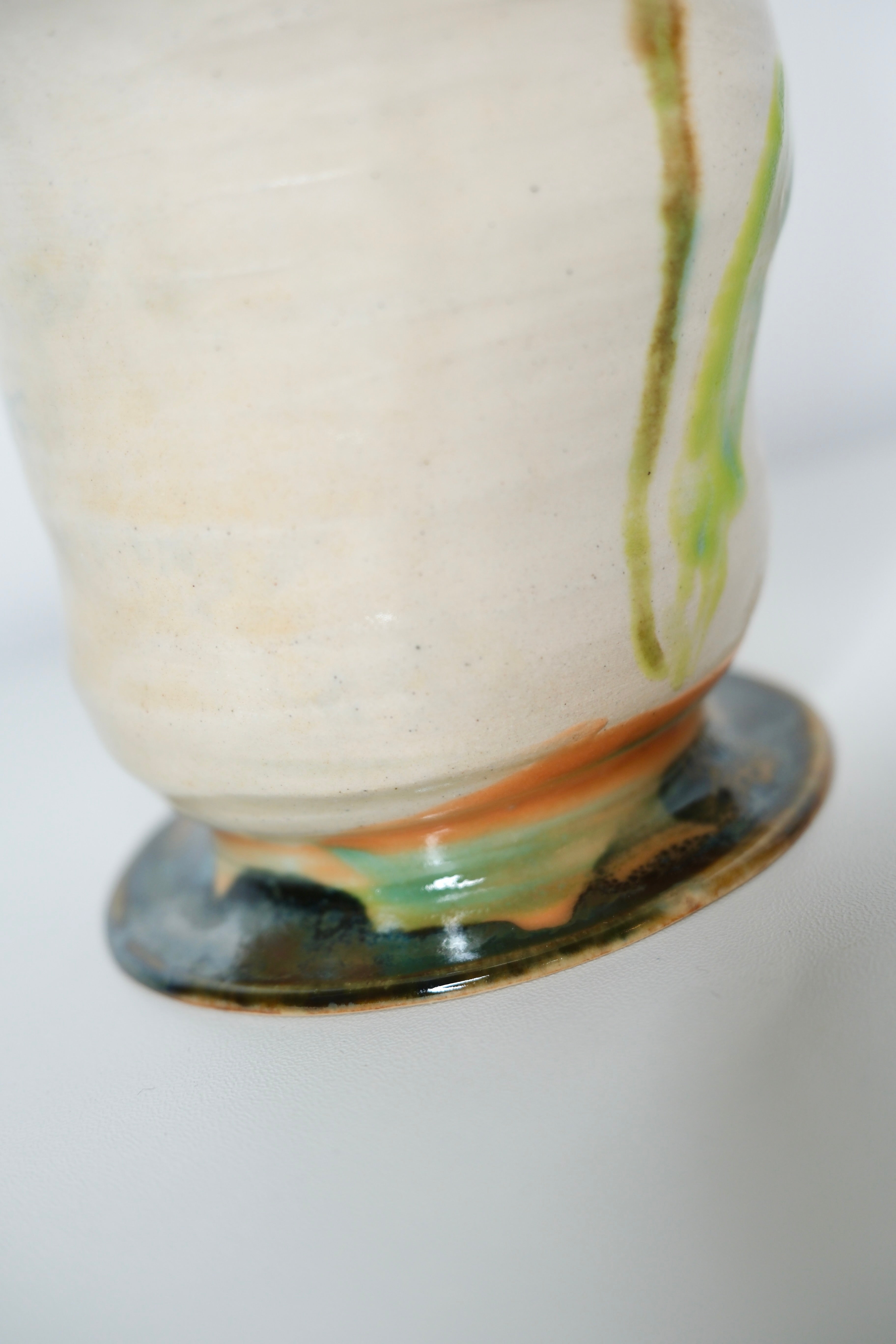 Little vase called “flower spaceship”