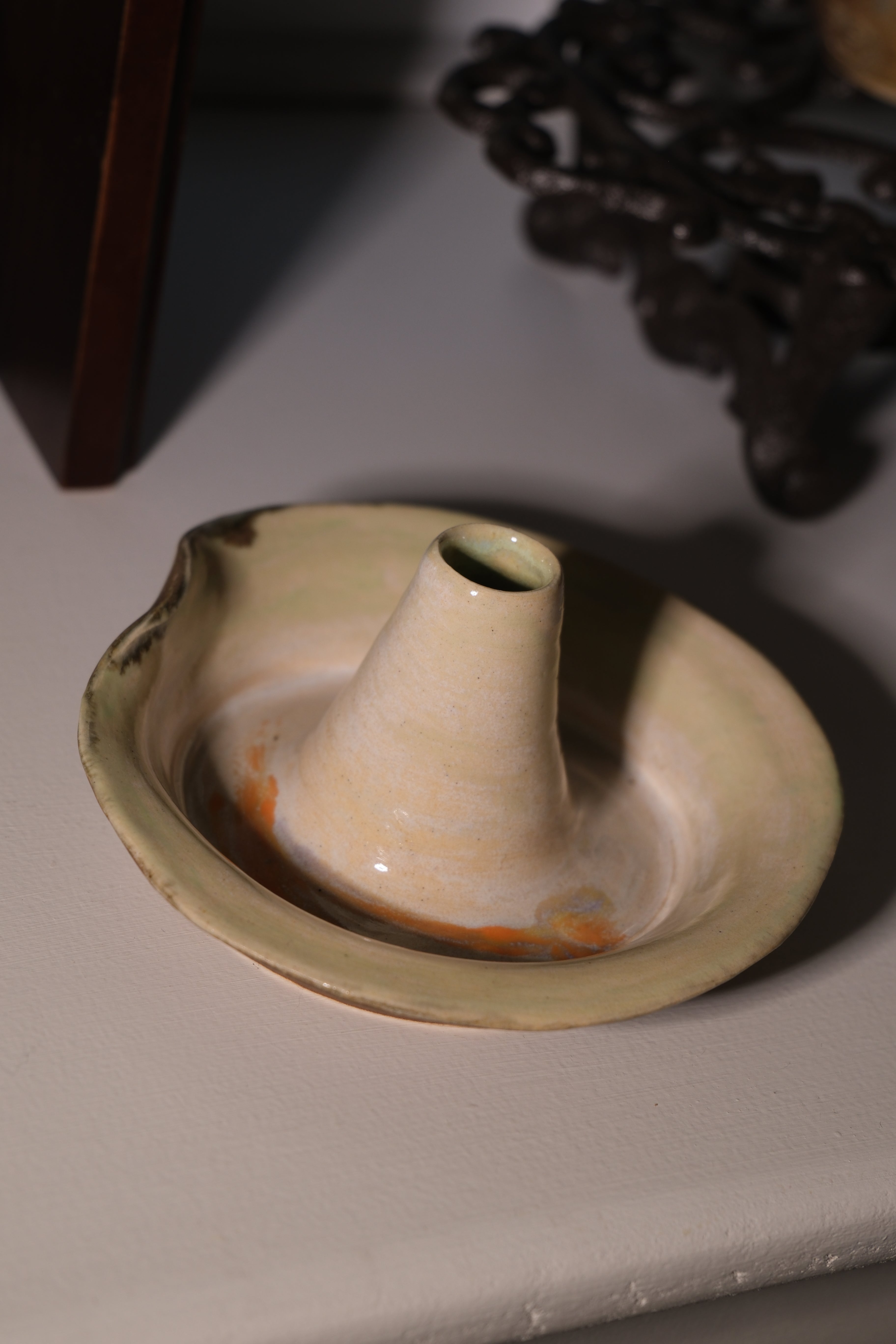 Whisk holder called “fountain of dune”