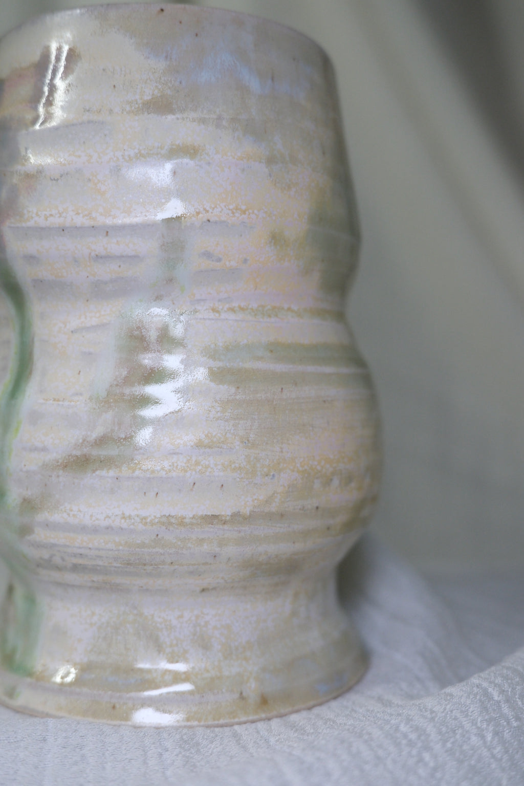 Vase called “the pearl and the glasshopper”