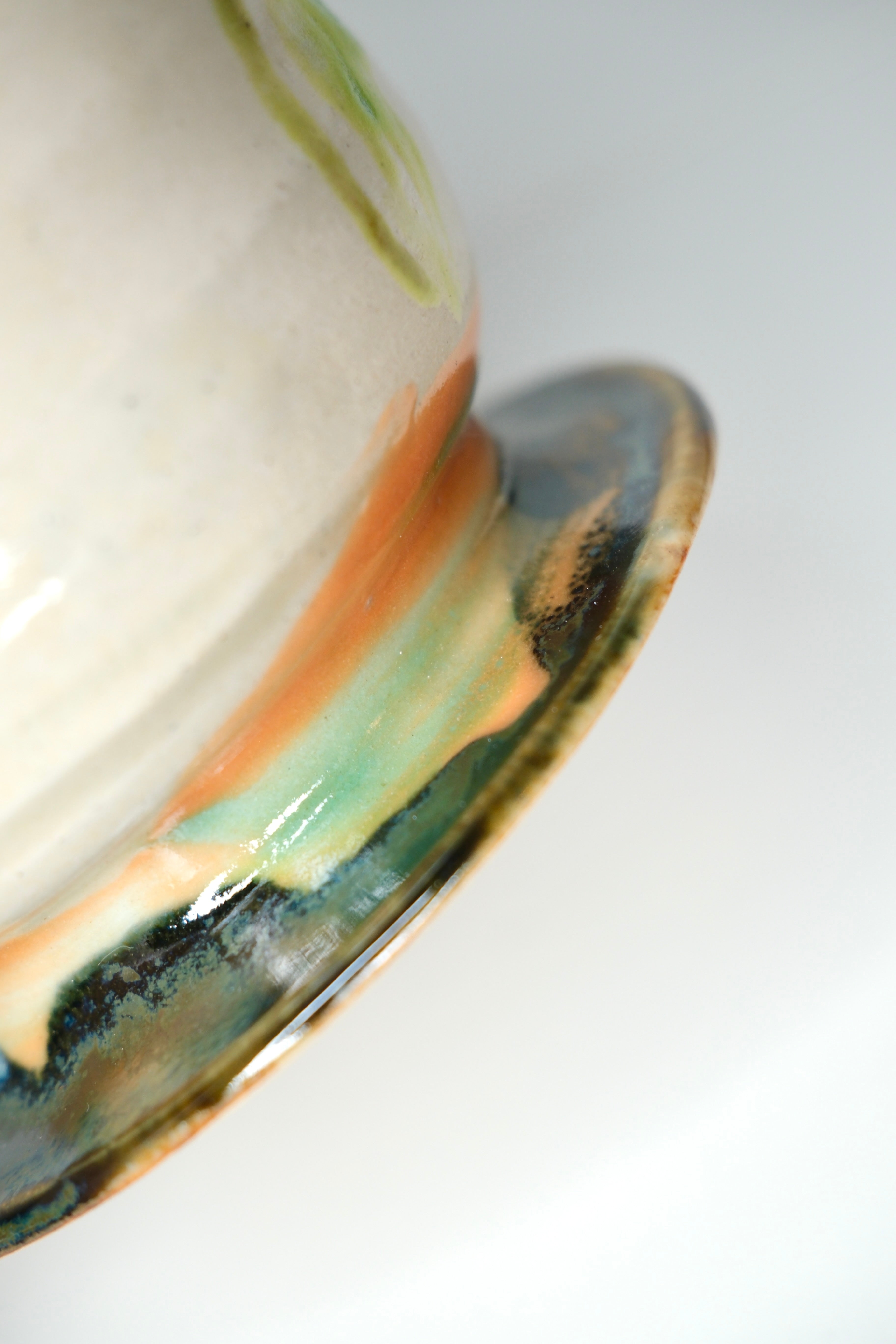 Little vase called “flower spaceship”