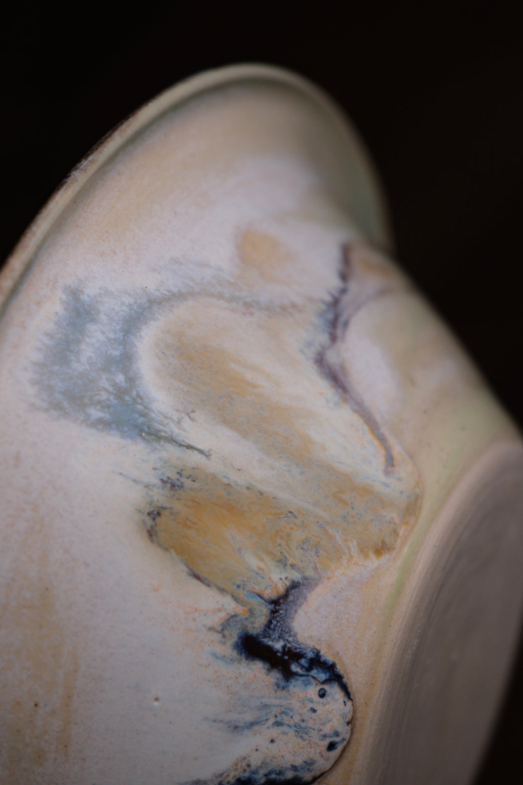 Bowl called “spinning chocolate”