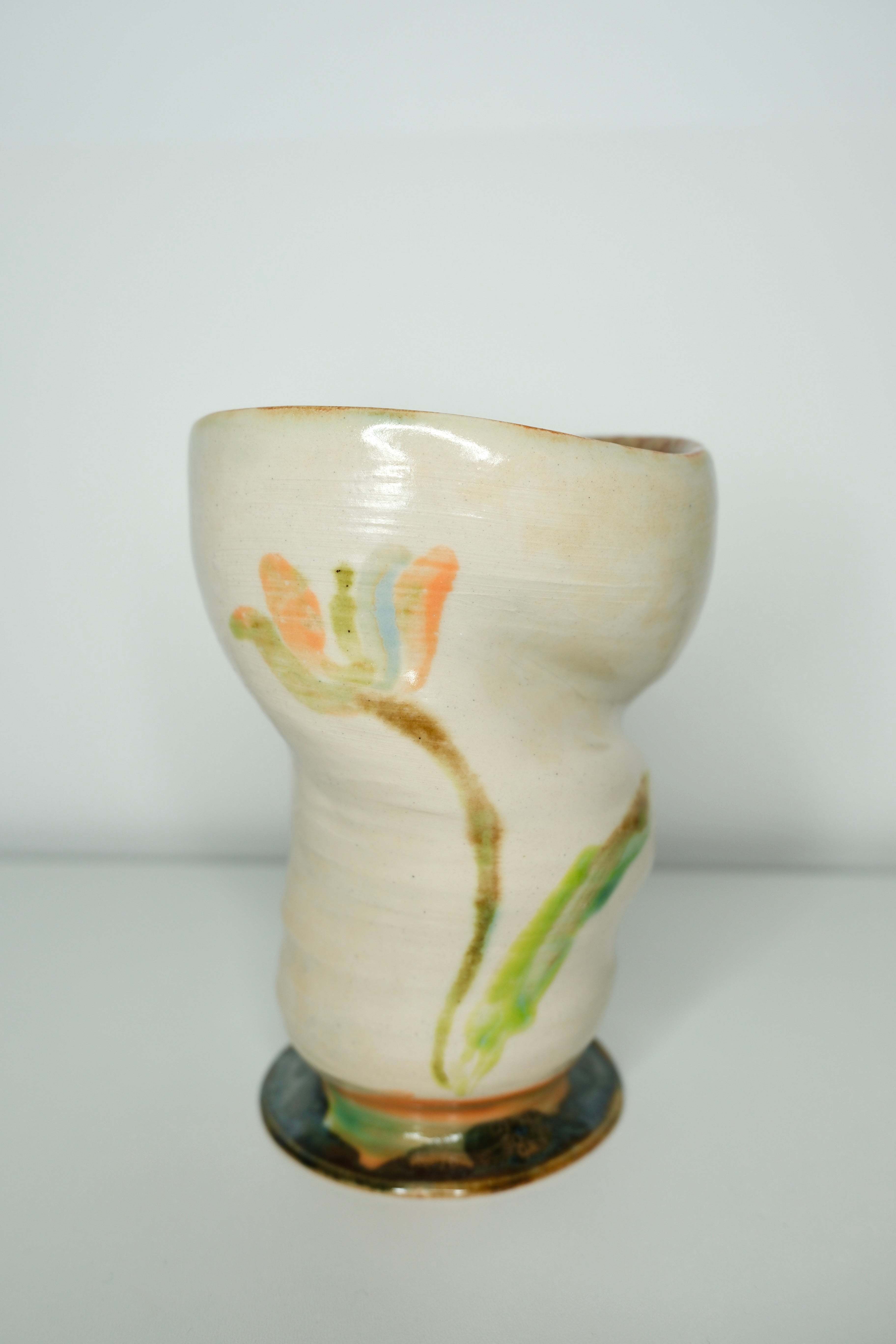 Little vase called “flower spaceship”