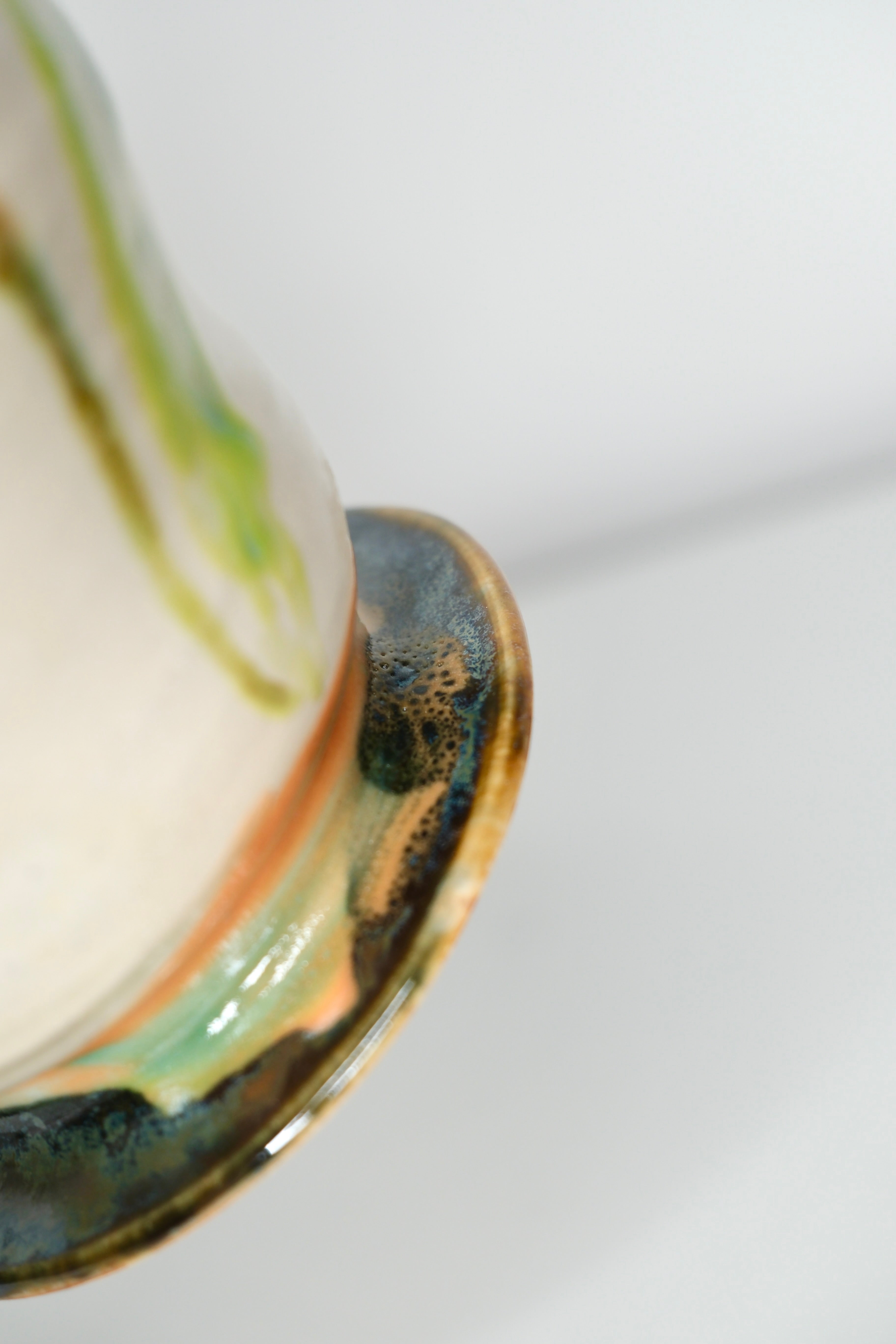 Little vase called “flower spaceship”