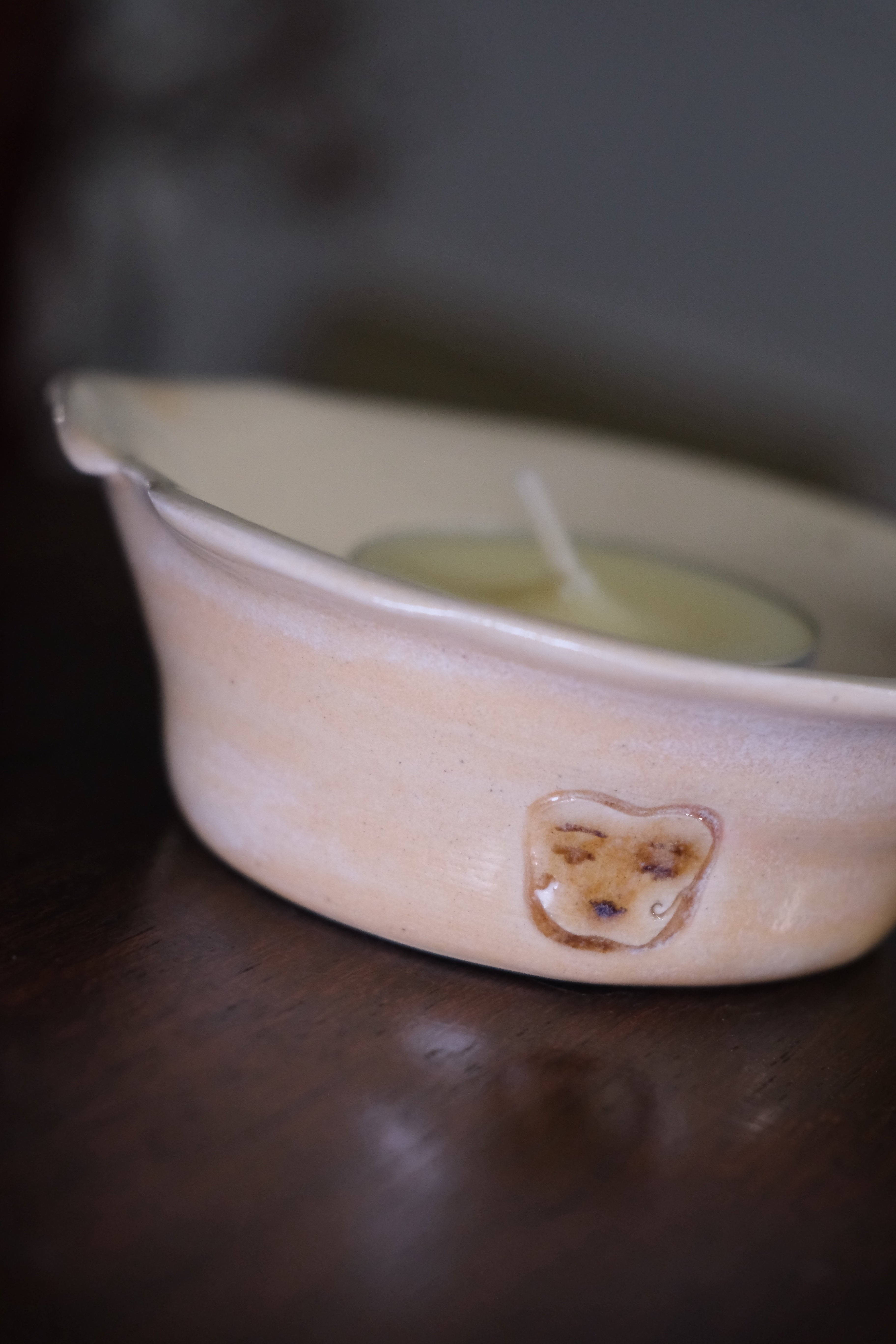 Small flower tray called “babysitter”