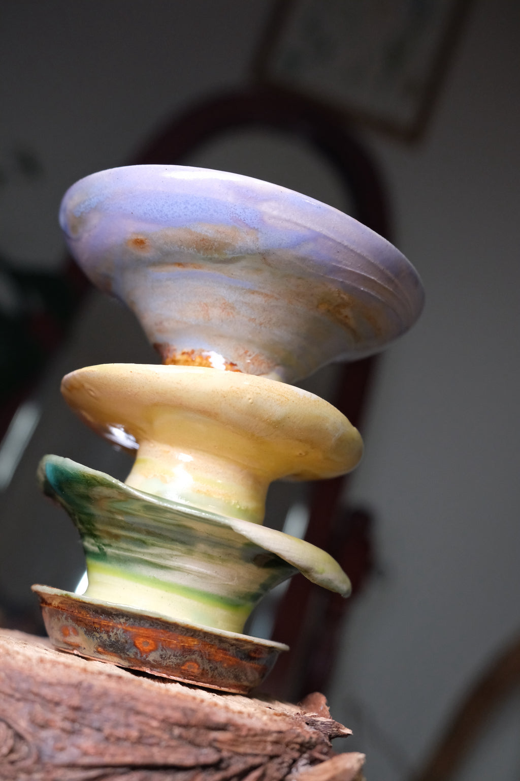 A holder called “five flowers layer upon layer”