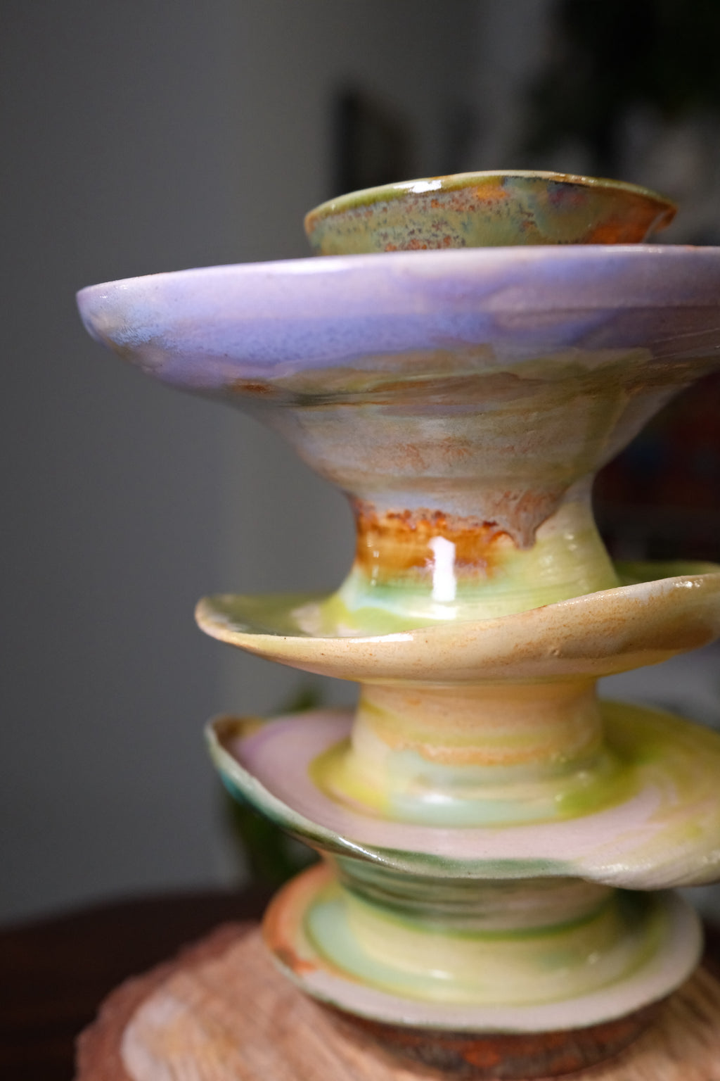 A holder called “five flowers layer upon layer”