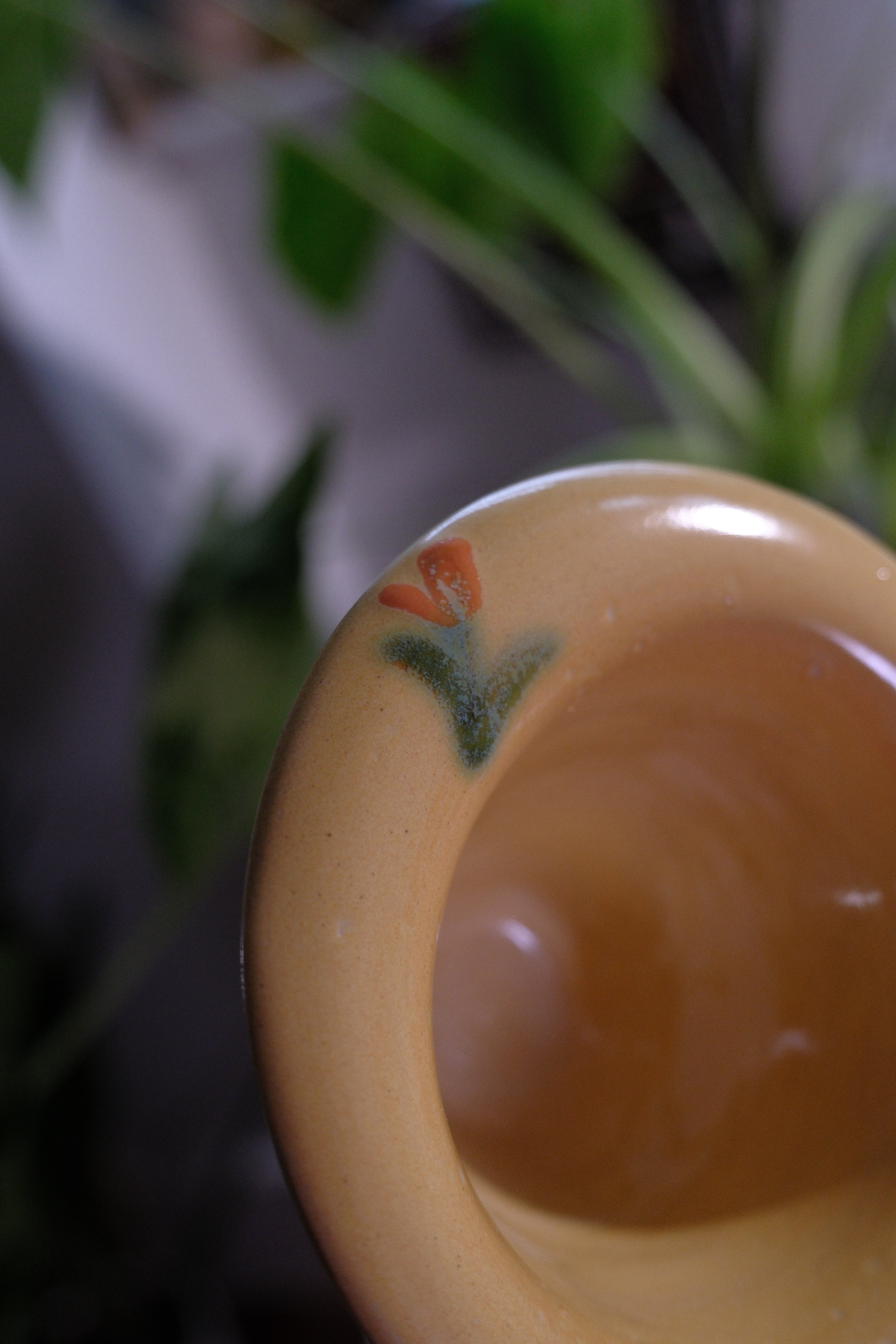 Bowl called “Young grandma in the 80s”